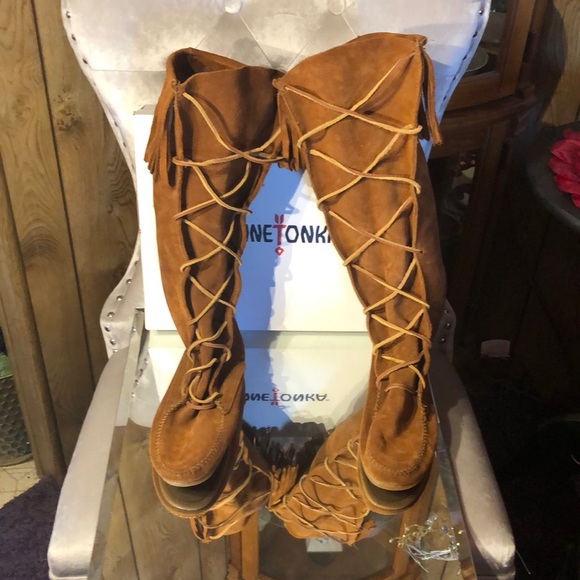 Minnetonka Shoes - Brown Minnetonka Suede Lace-Up boots!